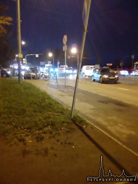 Авария на пересечении Колобановской и Таллинского в сторону города