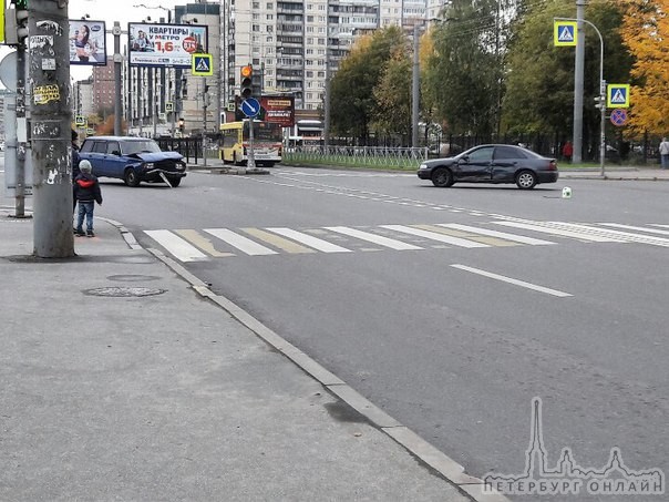 Движение затрудняют на Серебристом бульваре