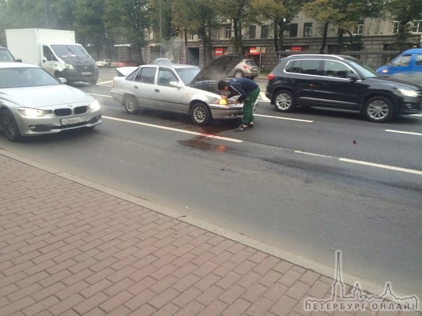 У Московских ворот встал в средней полосе. 17-52