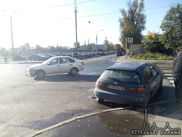 Я водитель Лады ищу свидетелей ДТП на на улице Жукова 7.