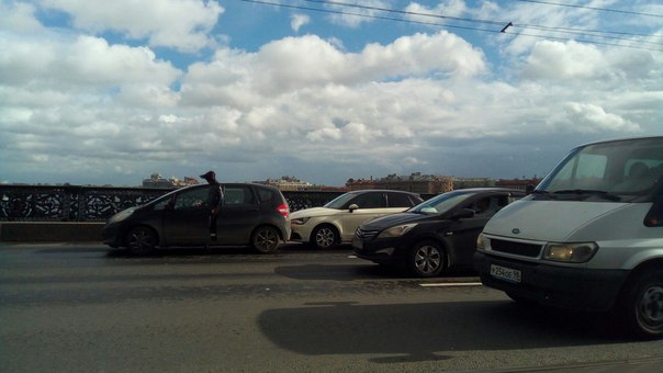 На 13:20 ДТП, Лейный мост на правый берег, правый ряд.