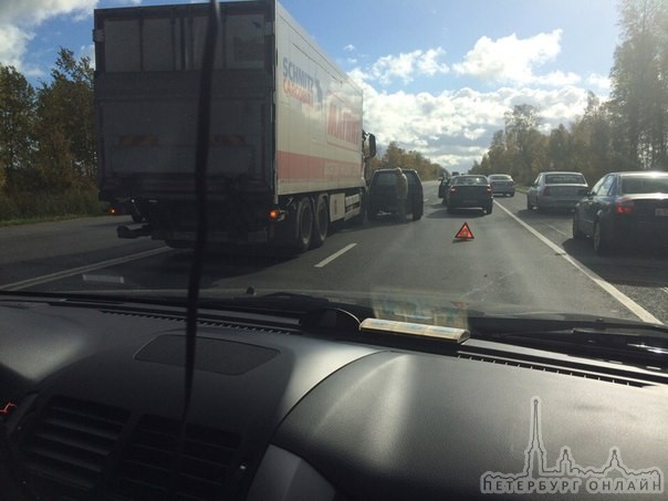 На Московском шоссе перед населенным пунктом Ям Ижоры авария из 4-х машин. Заняты обе полосы. Объезд...