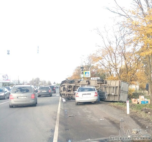 Киевское шоссе,пос.Зайцево,пробка в сторону города,перевёрнутая ГАЗель и легковуха перекрыла движени...