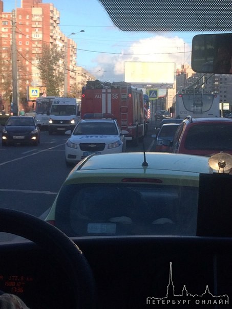 На пересечении Маршала Жукова и Ветеранов столкнулись 4 машины