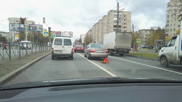ДТП из двух единиц , ул. Народная 59 , в сторону КАД , перед пешеходным переходом(светофор не работа...