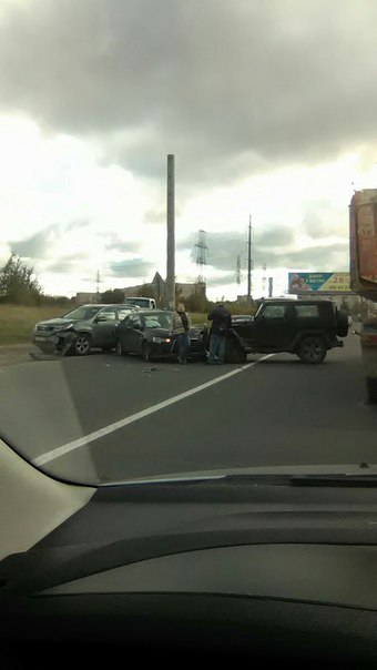 Солидарности,рядом с железнодорожным переездом..