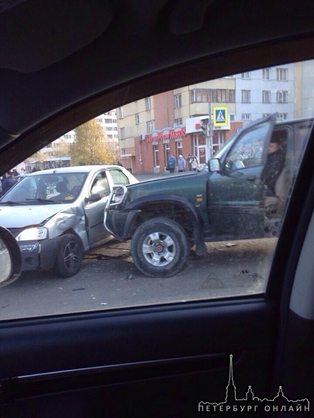 На пересечении Генерала Симоняка и ул. Стойкости столкнулись четыре автомобиля.