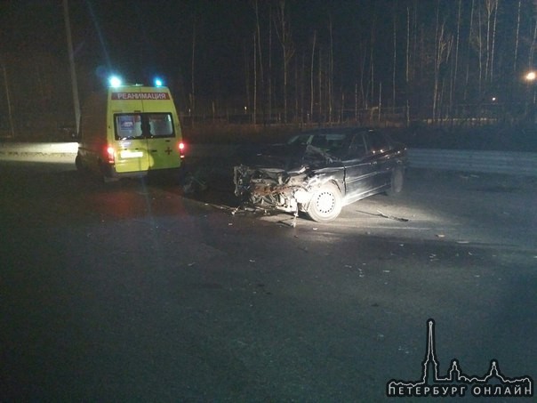 На Левашовском шоссе, на развороте у заводе Hyundai, пьяный в хлам товарищ не справился с управлением ...