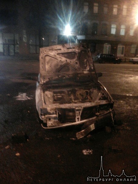 В 6 уира на Наб Макарова в районе дома 34 сгорела Audi 80.