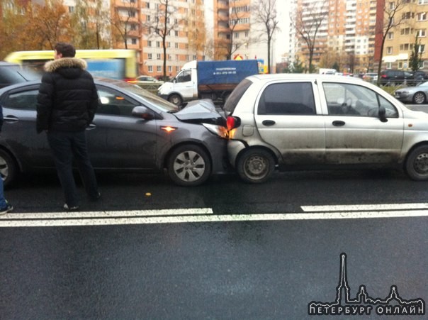 Kia рио остановился об Matiz на Ленинском перед светофором