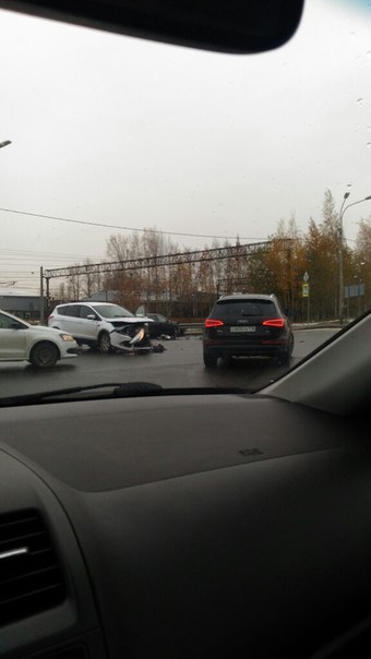 Mazda и Камри не разошлись на Репнинской , под Пескоревским путепроводом , все живы здоровы, танкам ...