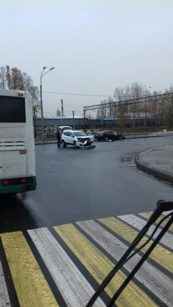 Mazda и Камри не разошлись на Репнинской , под Пескоревским путепроводом , все живы здоровы, танкам ...