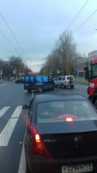 ДТП на пересечении проспекта Мечникова и Замшиной улицы