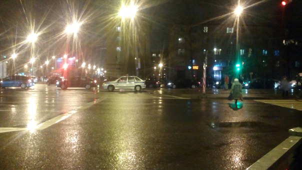 сбили пешехода на перекрестке Народной и Дальневосточного, трамваи стоят от ул Тельмана.