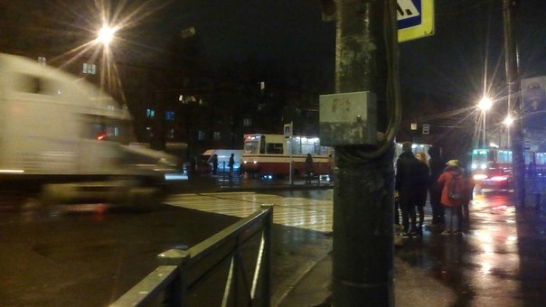 сбили пешехода на перекрестке Народной и Дальневосточного, трамваи стоят от ул Тельмана.