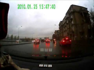 Видео, как range rover evoque завалил машину на Малоохтинском пр. 28.10