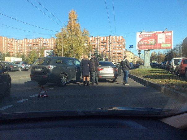 После непродолжительного разговора на проспекте Ветеранов 3 человека с ножами убили другого несловян...