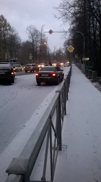 В Пушкине на Павловском шоссе ДТП на перекрёстке с Сапёрной после круга