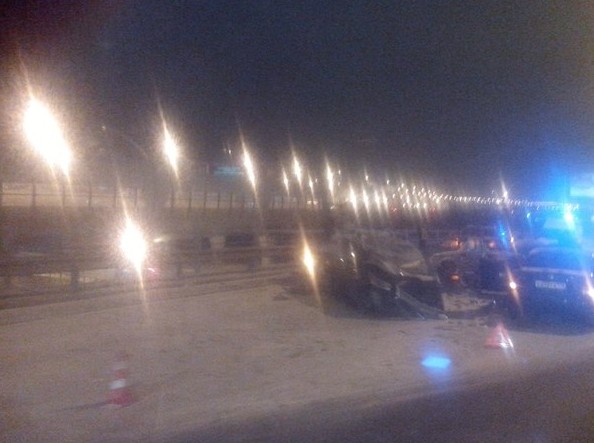 Четыре автомобиля разбились на взлете Планерного моста в сторону Савушкина. Стоим.