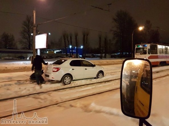 Еду , думаю покушать где-нибудь , настроение грустное ,