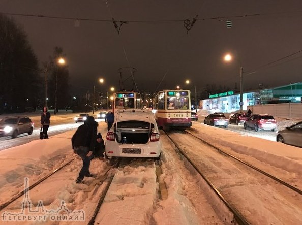 Еду , думаю покушать где-нибудь , настроение грустное ,