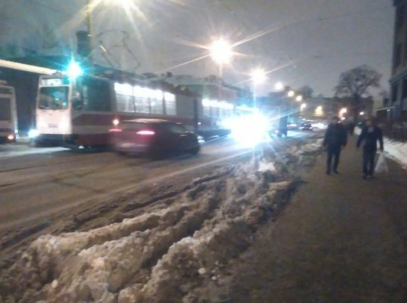 Столкновение на улице Комсомола, рядом с Крестами. Движение в сторону пл. Ленина встало. В сторону А...