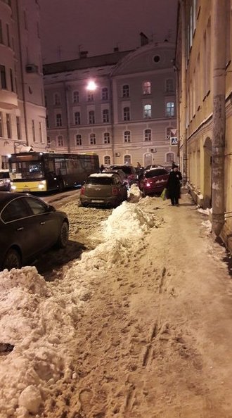 Авария с автобусом на углу Казанской и Фонарного полностью заблокирован проезд + Дятел решил объехат...