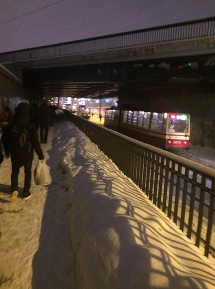 Трамваи до метро Ладожская перестали ходить, все стоят. Все идут пешком. Рассчитывайте свое время, в...