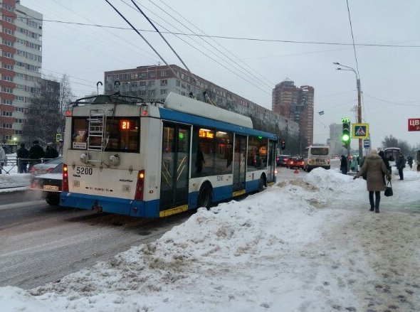 Пробка из-за аварии на переходе Луначарского и Руднева