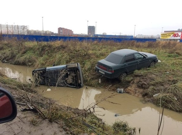 На Воронцовском бульваре в Мурино, десятка и смартик, боковой удар в чирик и он с трамплина перелет...