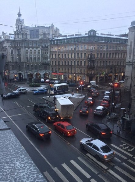 пересечение Каменноостровского проспекта и улицы Мира в сторону Троицкого моста, обе полосы заняты