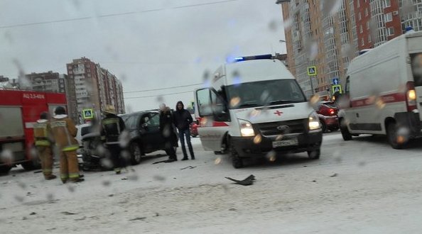 ДТП на перекрестке Богатырского с Туристской.