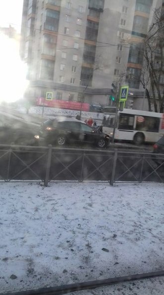 Стачек, перед Кронштадской площадью.