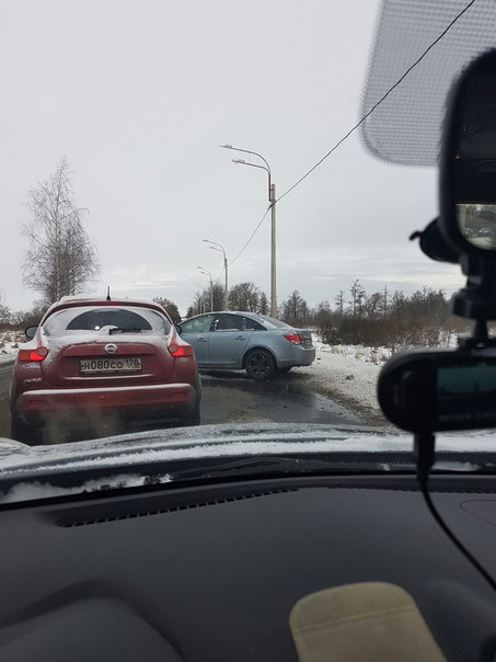 Выезд из Пушкина, Красносельское ш. На повороте. Объезд по встречке. Будьте осторожны.