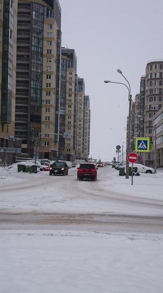 Первый день новой схемы движения на Флагманской улице.