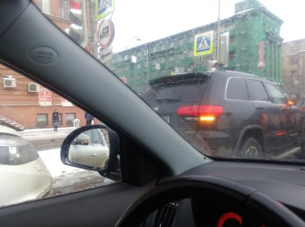 Обводный, поворот на измайловский. Видимо до сих пор к стрелке народ не привык. Служб нет. Подушк...