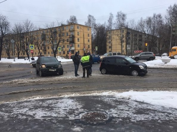 Авария: угол ул.Таллинской и пр.Шаумяна