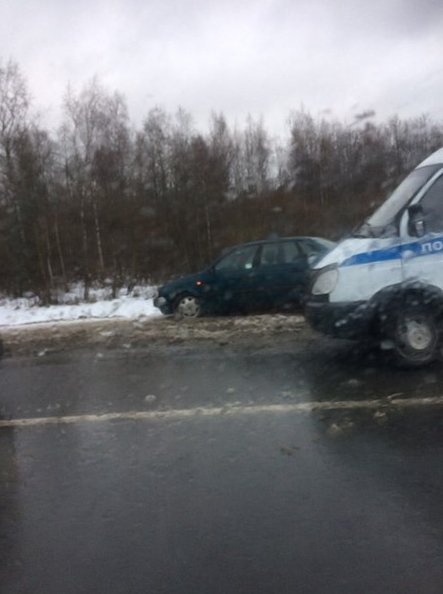 Выезд из Тосно в сторону СПб,к сожалению с жертвами. Два трупа в хёнде,три пострадавших в Cruzeе.