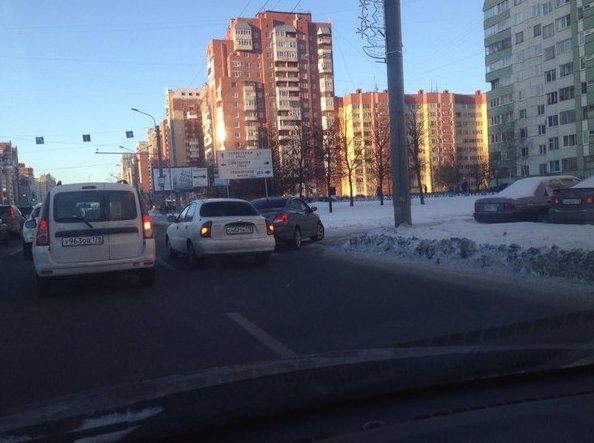 ДТП Савушкина в сторону Яхтенной,левый ряд,дпс нет,собирается пробка
