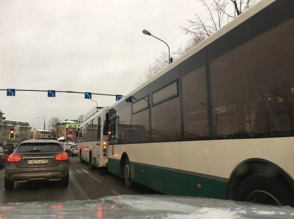 Автобусы столкнулись на Коломяжском перед Парашютной