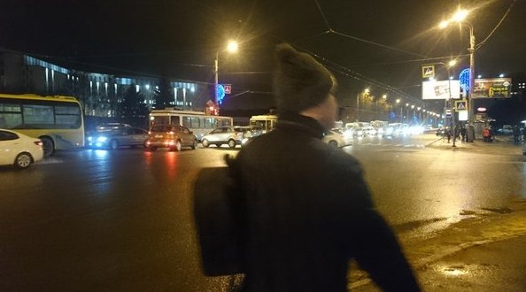 Все встало на углу Голикова и Ветеранов, авария и троллейбусам не проехать, стоят в 2 ряда в сторону...