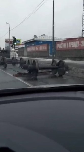 Шаланда потеряла колёсные пары вагонов жд. Мост алексадровской фермы. Только что