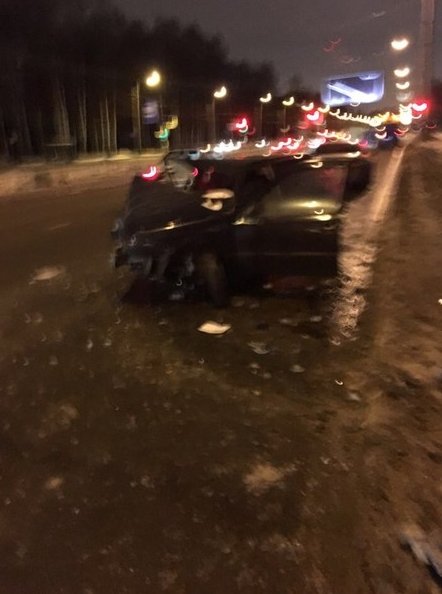На Тихорецком пьяный водитель на автомобиле врезался в столб