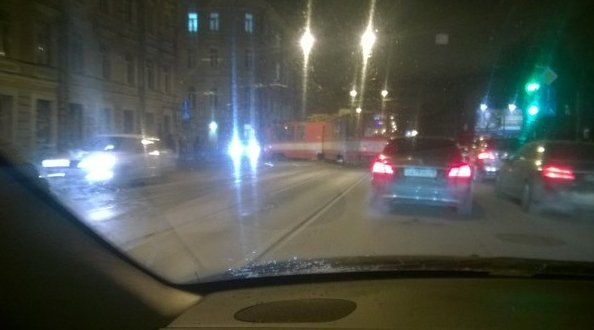 Трамвай перекрыл Академика Лебедева, со стороны Литейного совсем беда...обычное утро понедельника.