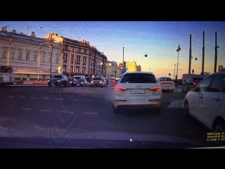 Ребята . Помогите пожалуйста . Есть очевидцы сегодняшнего ДТП на набережной Макарова . Меня подрезал...