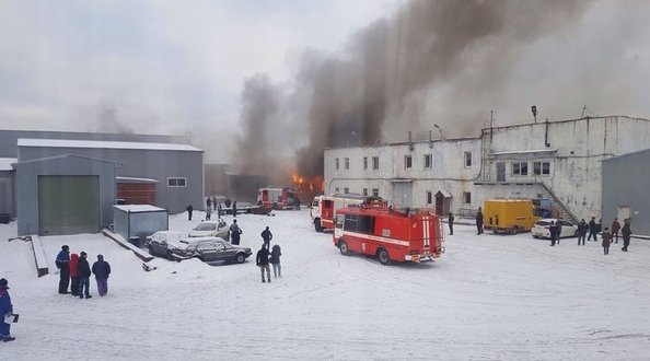 Возгорание складских помещений на ул. Бехтерева д.2. Есть пострадавшие. На 13-45 пожар потушен. Рабо...