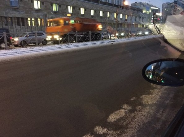 Привыкнув к чистым и сухим дорогам в городе,последние два дня наблюдаю такую вот картину. Грязные и ...