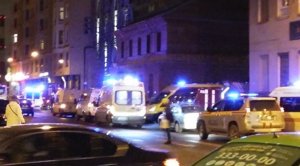 В центре Петербурга в доме на Греческом прогремел взрыв.