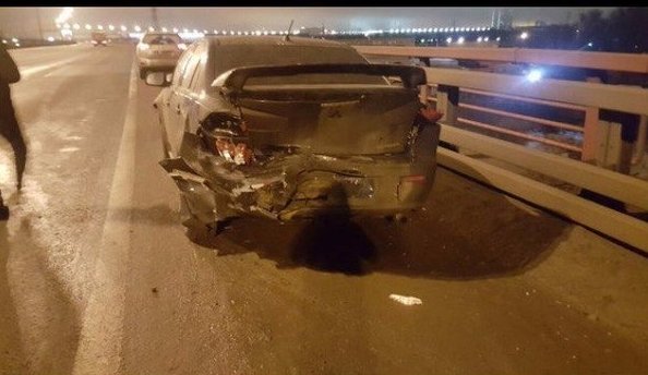 Сегодня в 23:00 на КАДЕ между Обухово и Купчино разбились 2 машины.