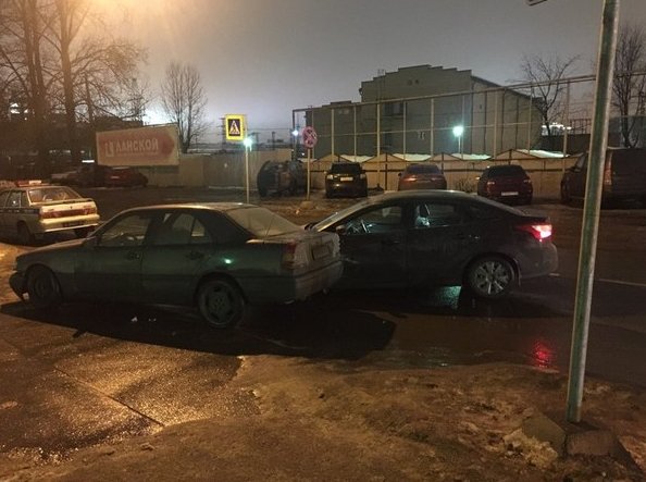 19.12.16 произошло ДТП на Студенческой д.10 около въезда в детскую больницу. Я двигаясь прямо по Сту...